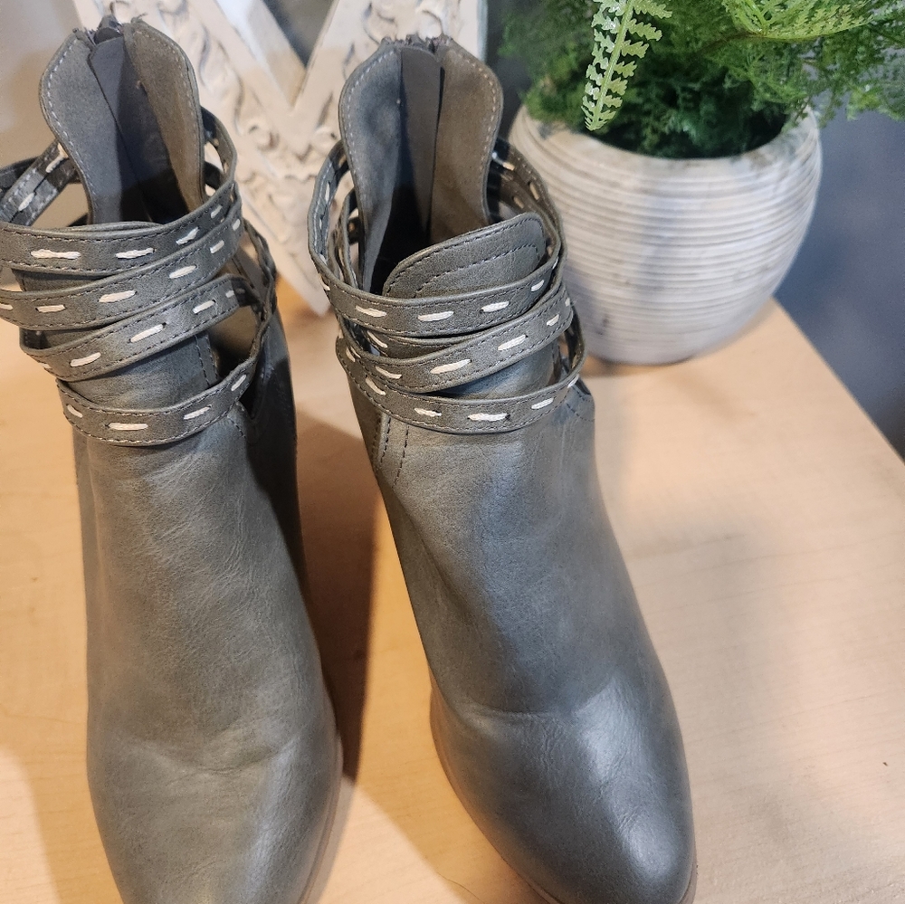 Grey Booties - Picture 5 of 5